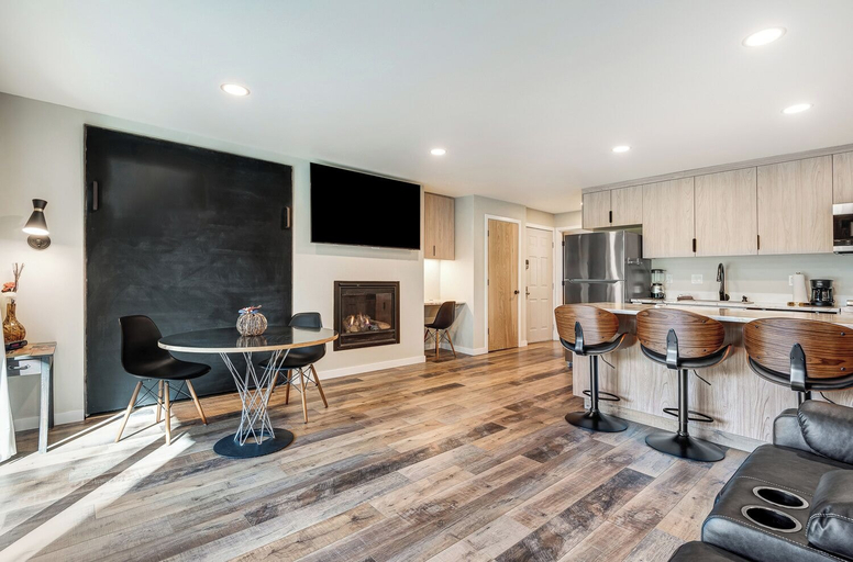 Room 3, Bend Riverside Rentals, Deschutes