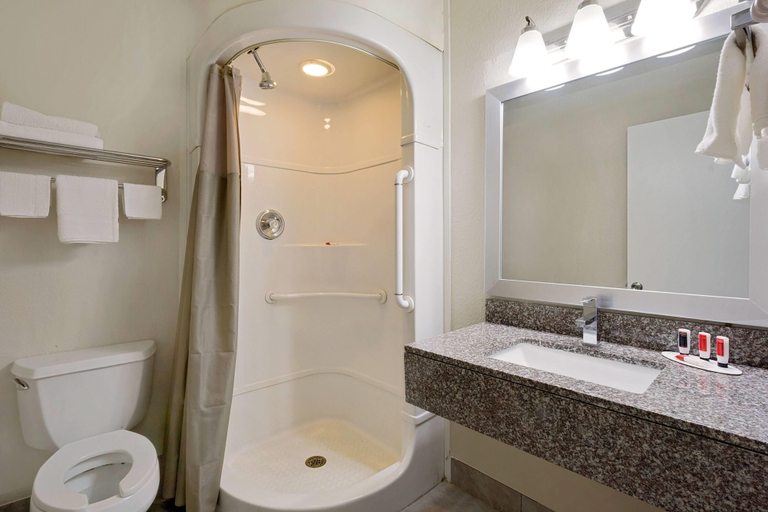 Bathroom 4, Super 8 by Wyndham Florence, Boone