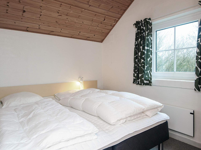 Bedroom 2, Luxurious Beach Retreat in Blavand-By Traum, Varde