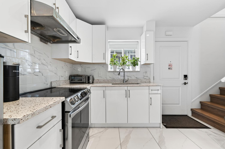 Others 4, Entire NEW Cozy and Modern 2-storey HOUSE, Greater Vancouver