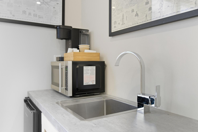 Others 5, Redwood Suite - NOTL Prime Location GETAWAY, Niagara