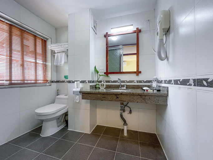 Bathroom 4, Snow Lion Riverside Resort, Guilin