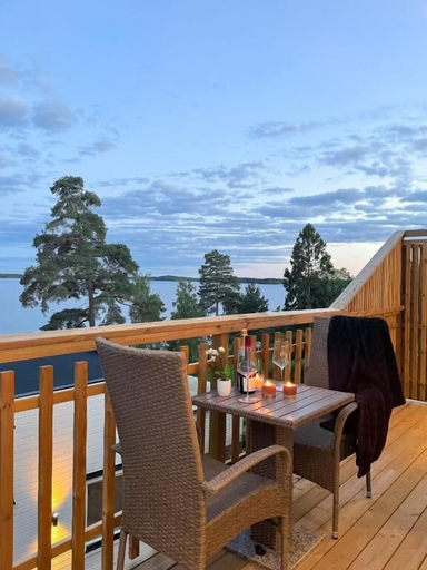 Outdoor dining, Two Lakefront Villas with Hot Tub & Dock, Upplands-Bro