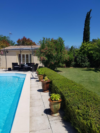 Sport & Beauty 3, " Chez NADOU " 2 Chambres d' Hotes dans maison independante a 4 Kms d'Uzes, Gard