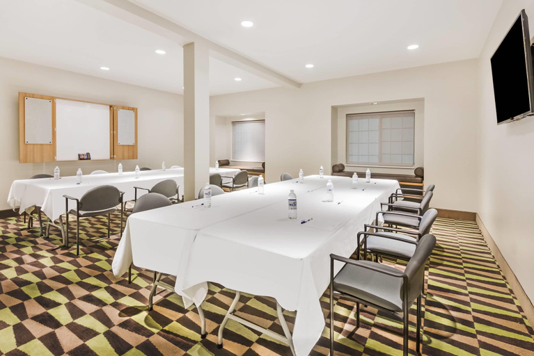 Business Facilities, Microtel Inn & Suites By Wyndham Beaver Falls, Beaver