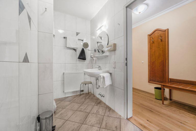 Bathroom 3, Das Grüne Hotel zur Post, Salzburg