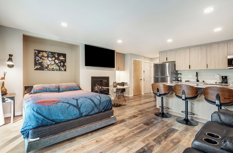 Room 2, Bend Riverside Rentals, Deschutes