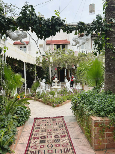 Exterior & Views
