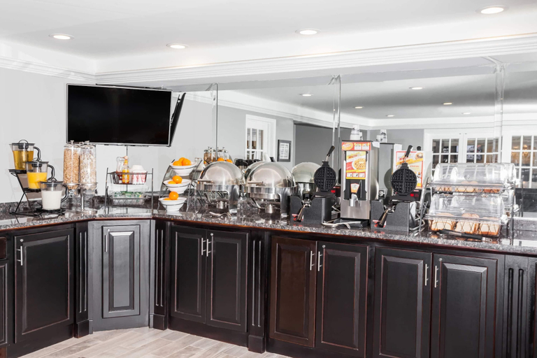 Food & Drinks 5, Baymont by Wyndham Glenview, Cook