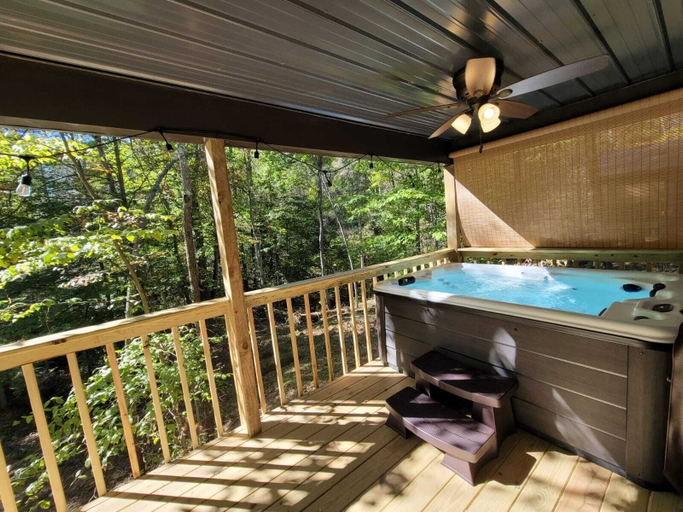 Exterior 4, Avenwood Cabins, Perry