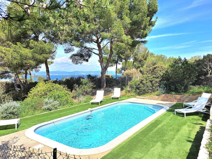 Sport & Beauty 2, BASTIDE PRESQU ILE DE GIENS SUPERBE VUE MER PISCINE, Var