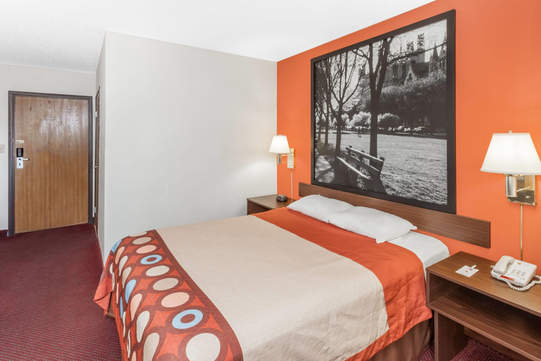 Bedroom 2, Super 8 by Wyndham Washington/Peoria Area, Tazewell
