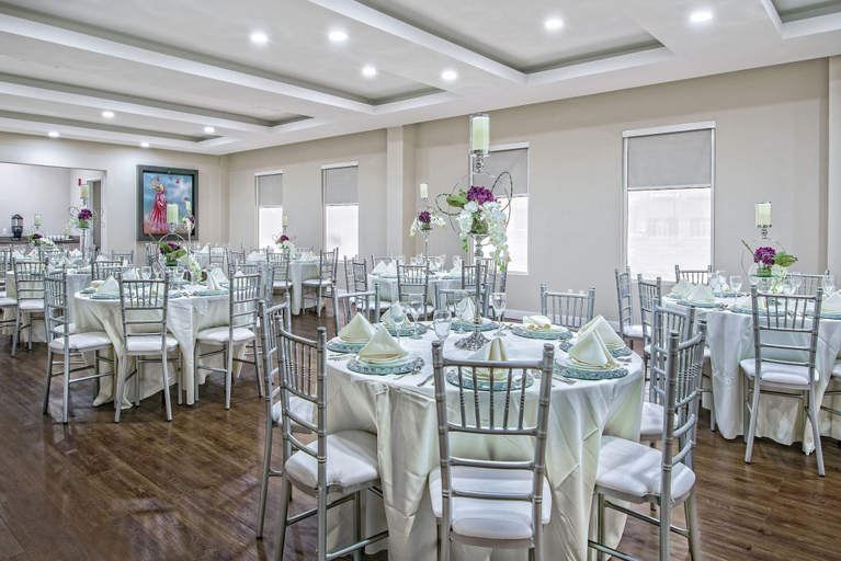 Food & Drinks 5, Hawthorn Extended Stay by Wyndham McAllen, Hidalgo