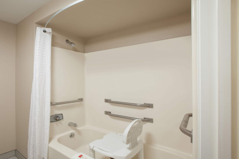 Bathroom 4, Baymont by Wyndham Texarkana, Miller