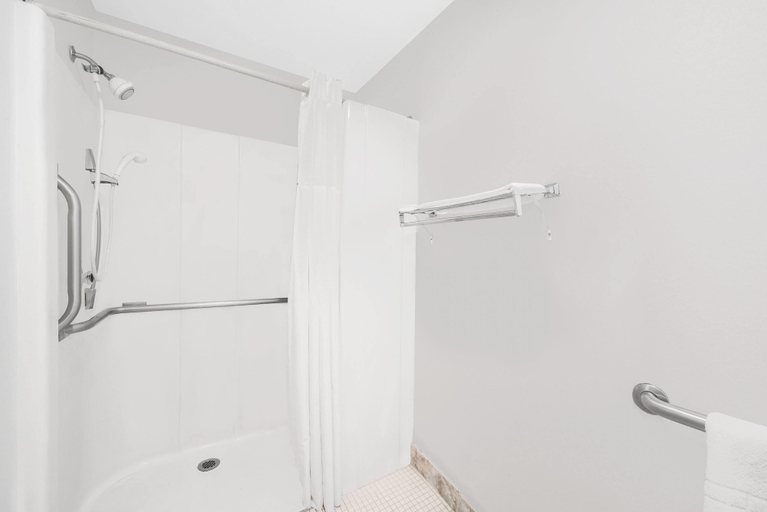 Bathroom 4, Super 8 by Wyndham Van Horn, Culberson