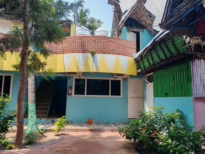 Exterior & Views