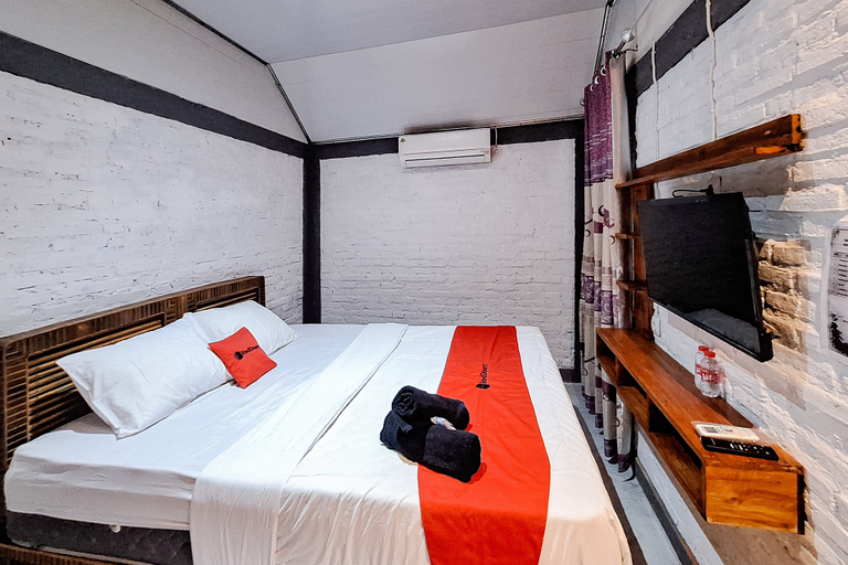 Bedroom 2, RedDoorz Syariah @ Kampoeng Ngapak Kebumen, Kebumen