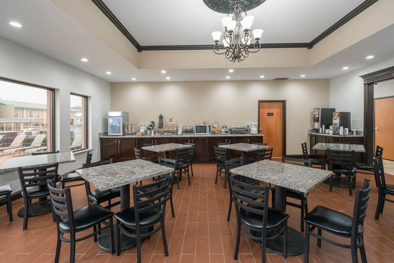 Food & Drinks 5, Wingate by Wyndham Bowling Green, Warren