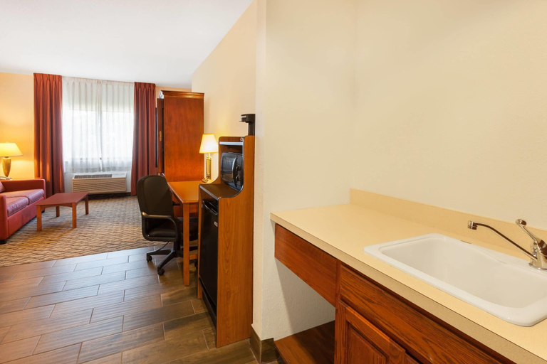 Bathroom 4, Baymont by Wyndham Chelsea, Washtenaw