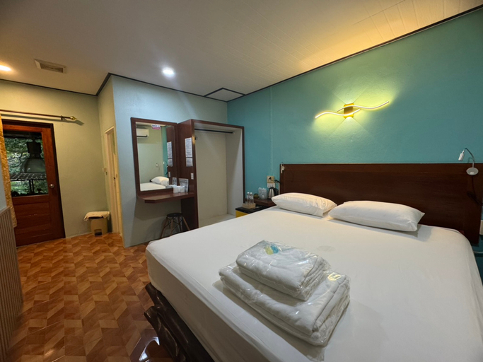 Bedroom 2, Baan Kao Kod, Nakhon Si Thammarat, Lan Saka