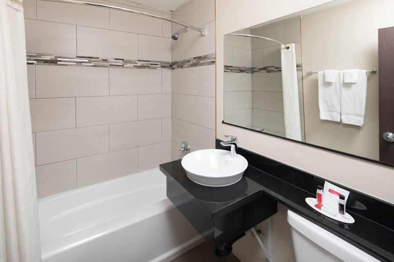 Bathroom 4, Days Inn by Wyndham El Centro, Imperial