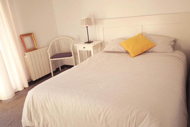 Bedroom 2, Habitacion doble con Balcon - Casa rural compartida - Coliving, Barcelona