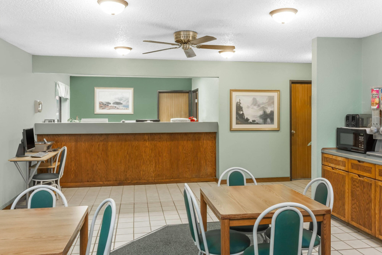 Food & Drinks 4, Super 8 by Wyndham Washington/Peoria Area, Tazewell