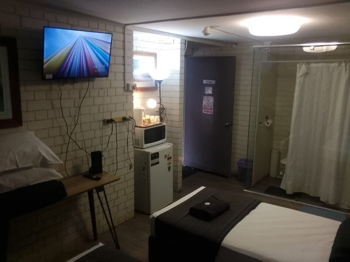 Bedroom 3, Kingsford Riverside Inn, Hamilton