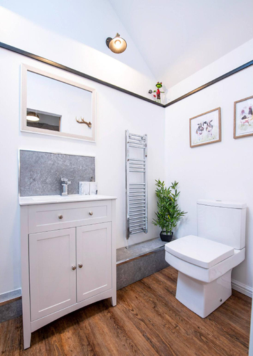 Bathroom 3, The Acorn - Roudham Norwich, Norfolk