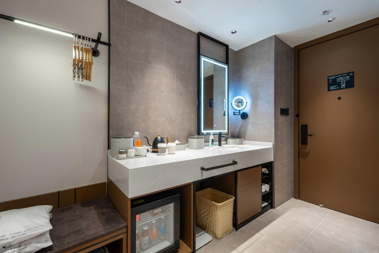 Bathroom 3, Atour Hotel Zhoushan New Town, Zhoushan