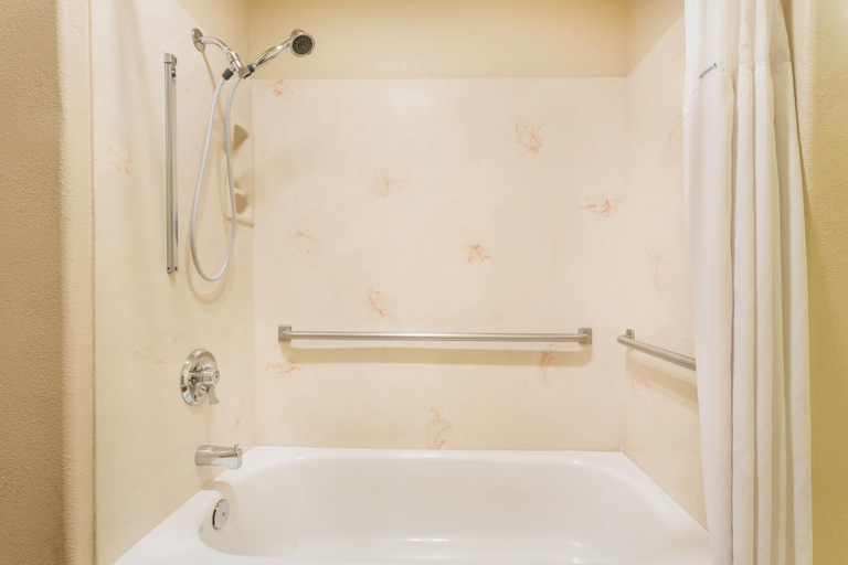 Bathroom 5, Baymont by Wyndham Modesto Salida, Stanislaus