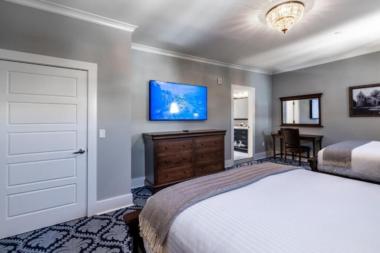 Room 1, Hotel St. Cloud, Fremont