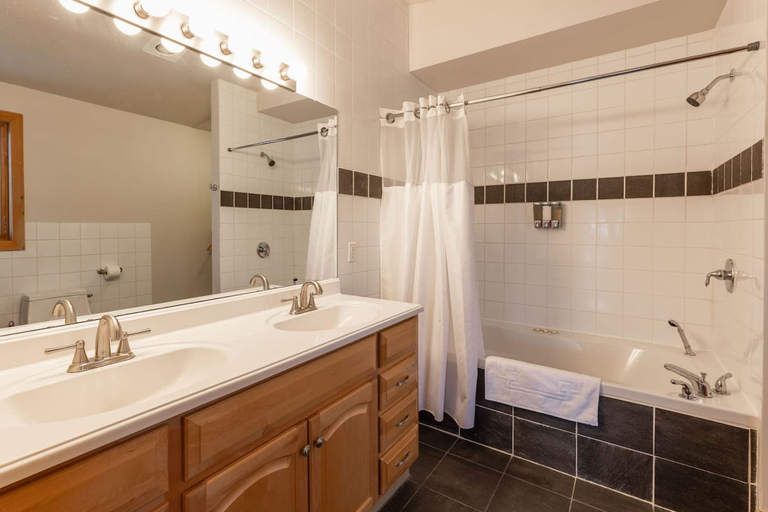 Room 3, The Stemwinder Lodge by Simply Kimberley, East Kootenay