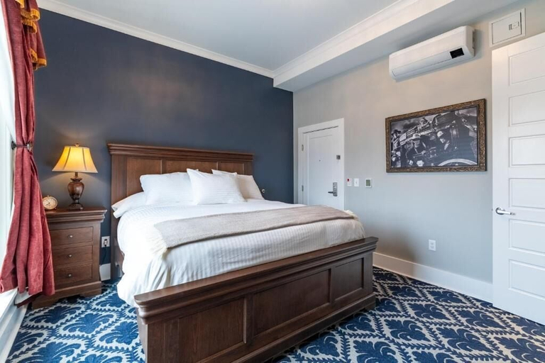 Room 5, Hotel St. Cloud, Fremont