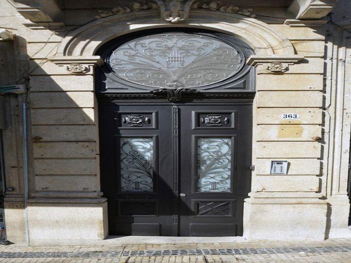 2, Spacious city apartment with modern amenities, Porto