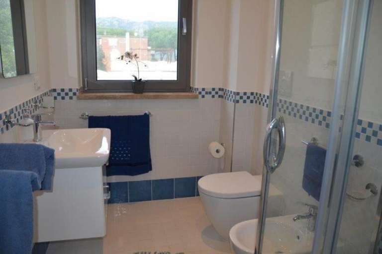 Bathroom 3, Villa Fortunata, Latina