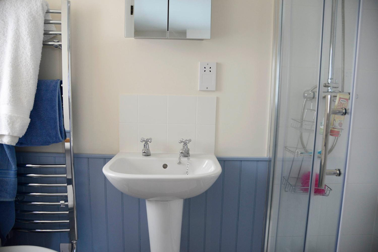 Bathroom 4, South Downs Way B&B, West Sussex