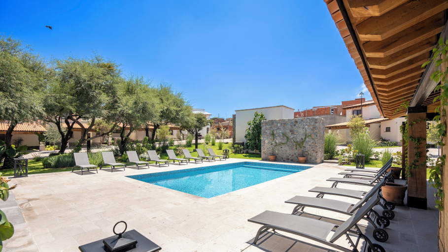 Pool 3, Private Hot Tub - 5BR in Nueva Escondida, Allende