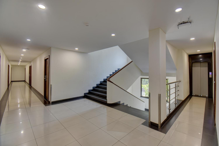 Others 5, Hotel Dreamland, Pune