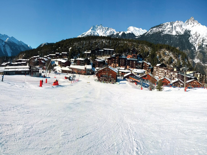 Others 5, Chalet in La Norma near Ski Lift, Savoie