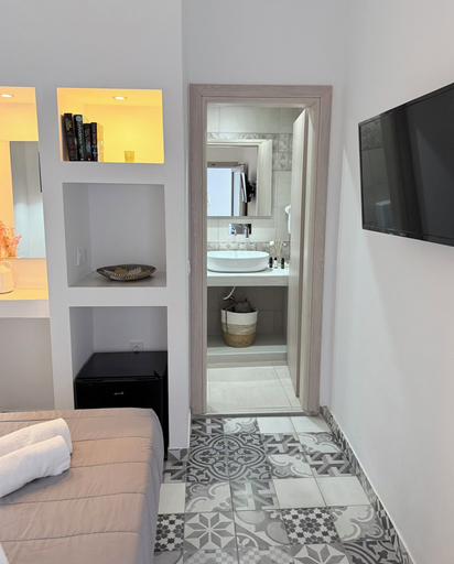 Room 5, Comfort Inn Fira, South Aegean