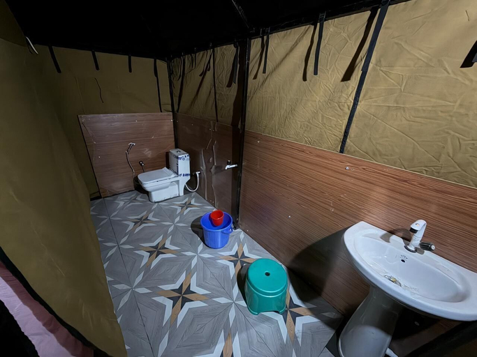 Bathroom, Chaukhamba View Camps Chopta, Chamoli