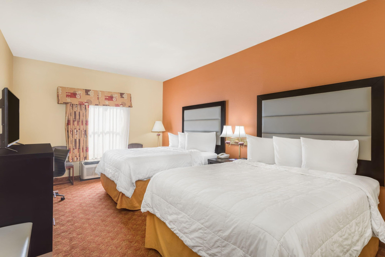 Bedroom 2, Baymont by Wyndham Fayetteville, Washington