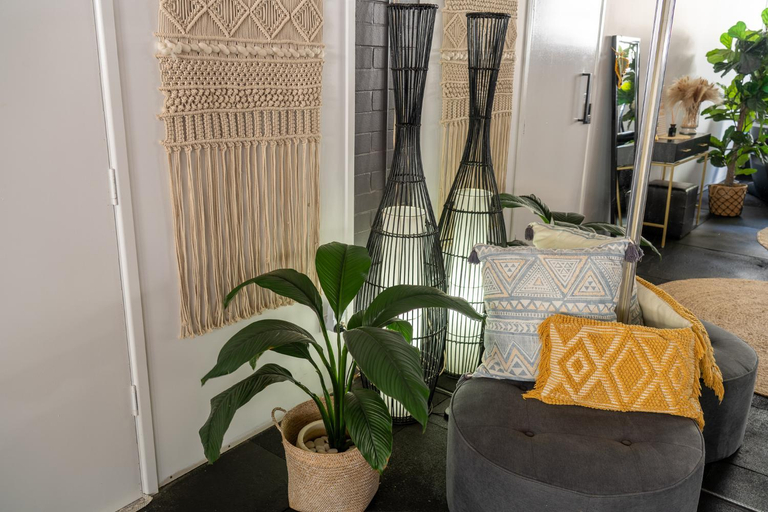 Others 5, Hot Tub, Ice Bath, Gym, Sauna, Pool Table Coorparoo Haven, Coorparoo