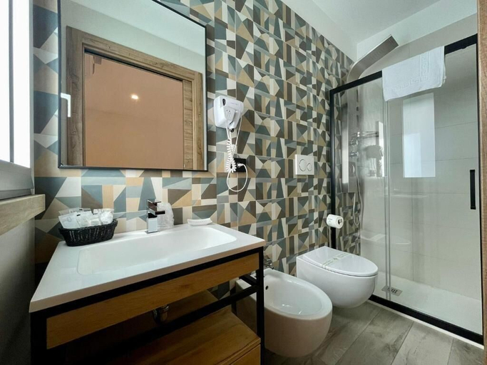 Bathroom 4, BARI AIRPORT ROOMS, Bari