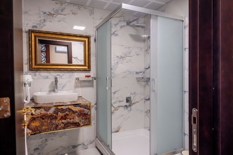 Bathroom 3, Kronos Hotel, Gölbaşı