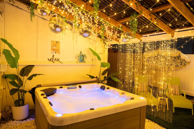 Bathroom 2, Hot Tub, Ice Bath, Gym, Sauna, Pool Table Coorparoo Haven, Coorparoo