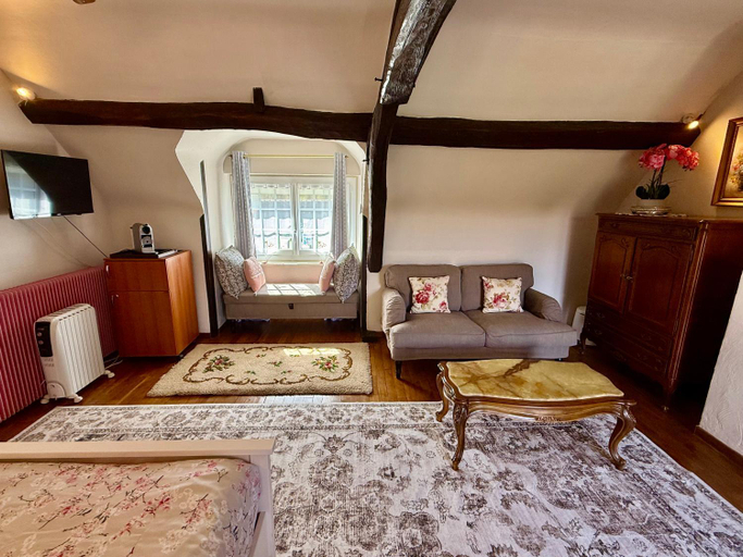 Bedroom 2, Sans Souci Bed and Breakfast with Luxe Heated Pool, Indre-et-Loire