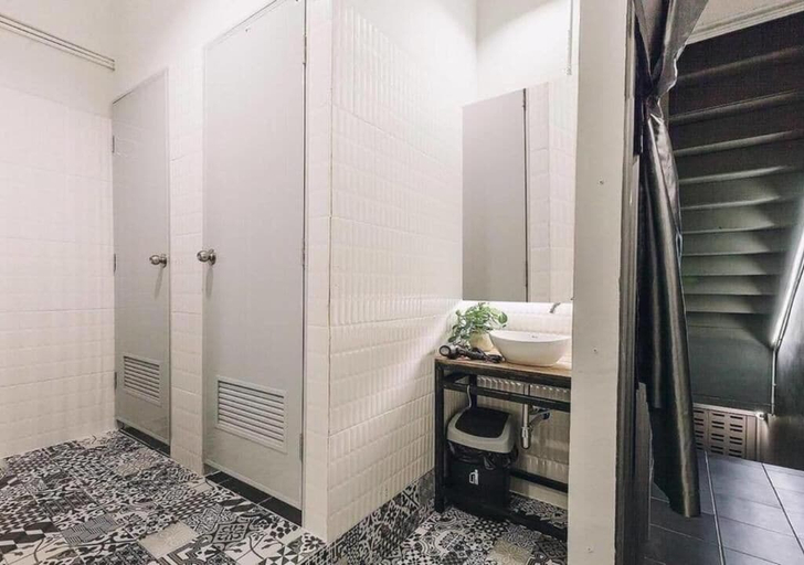 Bathroom, Bloomz Hostel, Muang Chiang Mai
