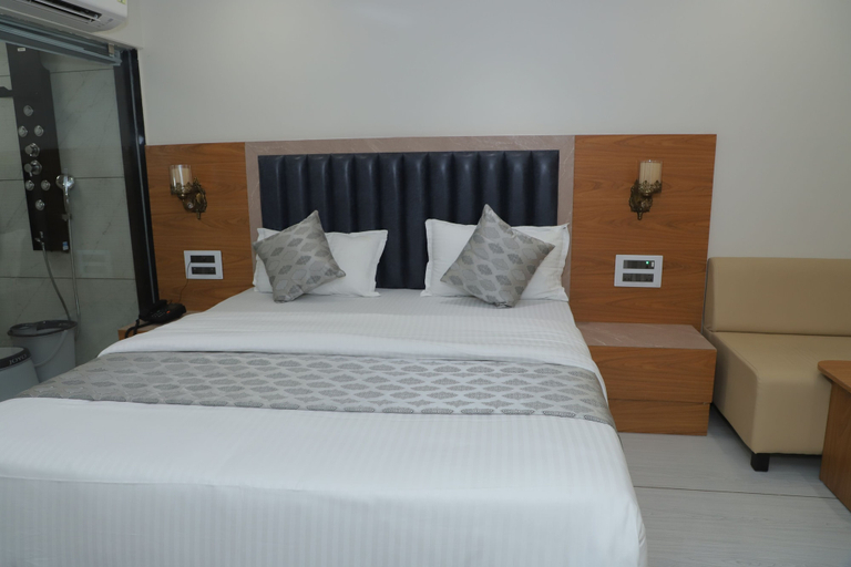 Bedroom 4, HOTEL BHAGYALAXMI LUXURY INN, Gandhinagar